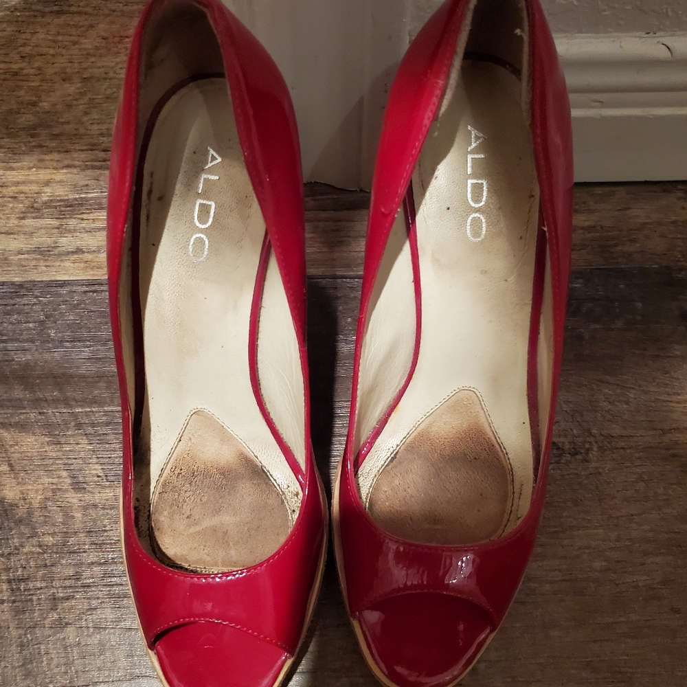 *ALDO* Red wedges